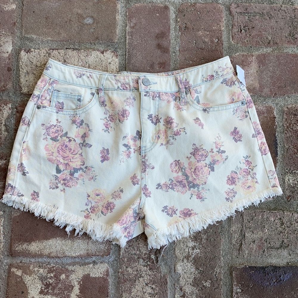 New Floral High Rise Shorts With Raw Hem Size 12/31